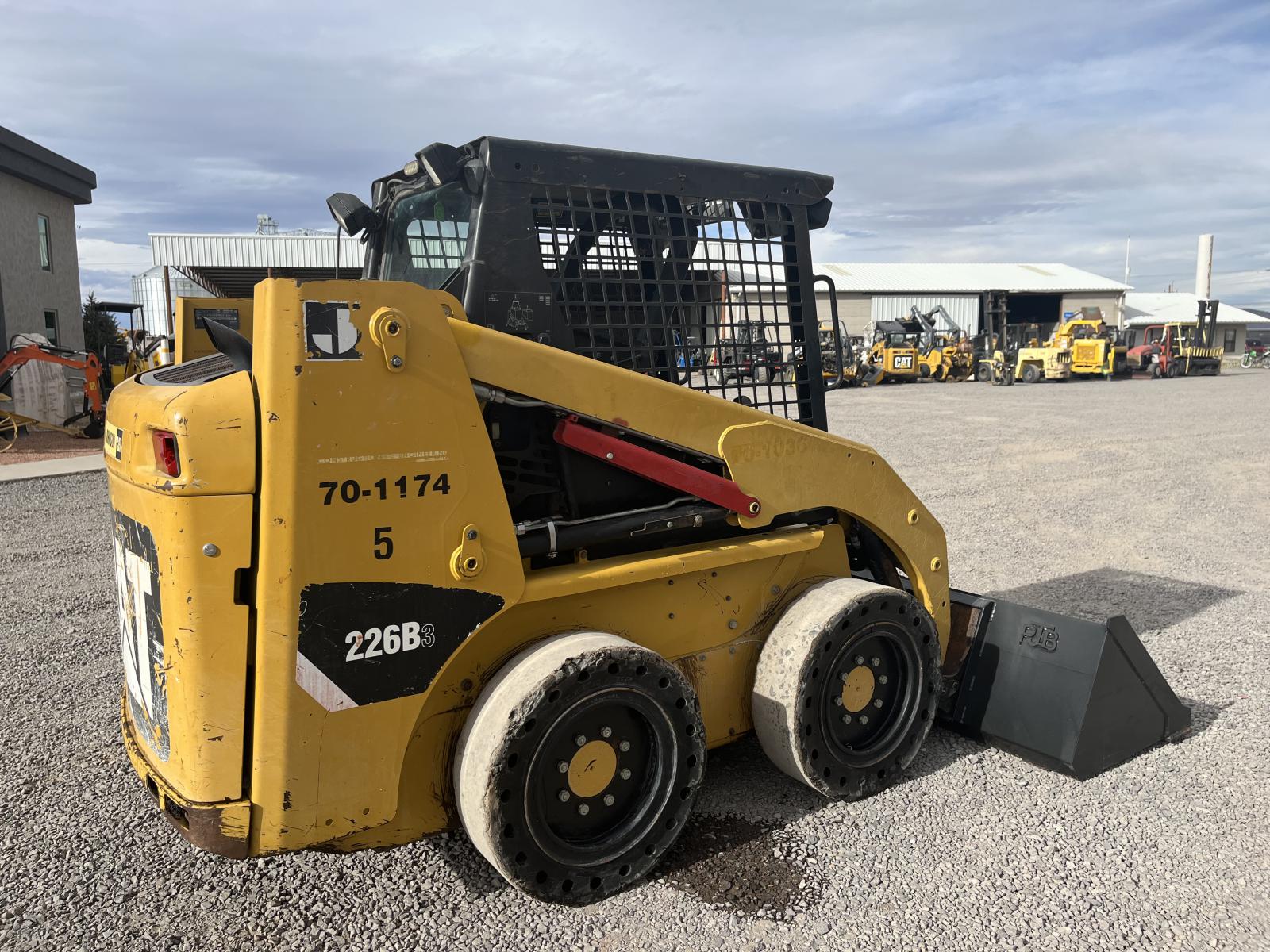 ./imagenes/INVOICE/2019/16885/MINICARGADOR CATERPILLAR 226B3 (7).JPG